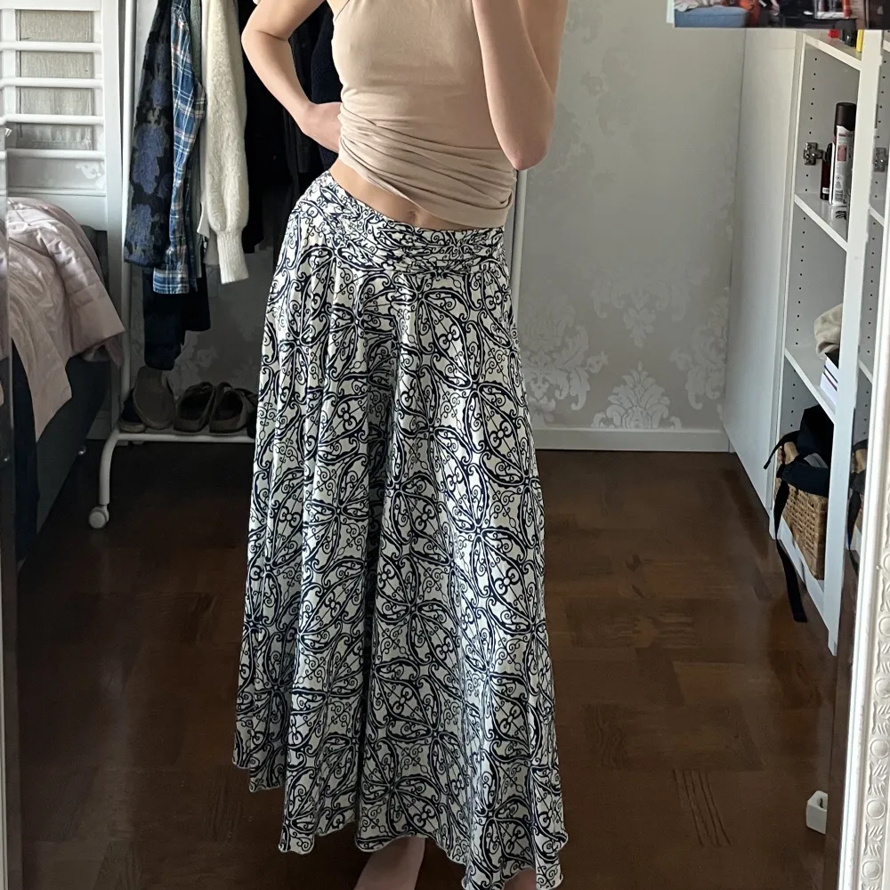 Byxkjol från Lascana med lappen kvar! Så fin kommer inte till användning :/ storlek 38 men passar 36 lika bra! . Hameet.