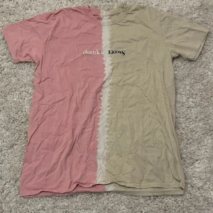 Ariana grande concert merch - Tröja från när arians görande var i Stockholm. Använd kanske två-tre gånger, har inte haft på mig sedan typ 2020. Pris kan diskuteras 