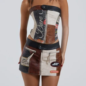 Jaded London Daytona Kjol / Moto mini skirt - Köpte en så galet snygg kjol med motorcykel-mönster från Jaded Ldn men tyvärr blev det fel storlek för mig. Aldrig använd, prislapp kvar, endast testad. Köpte den för 1017 kr. Säg till för fler bilder så skickar jag ☺️ 