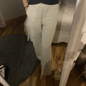 Linne byxor  - Säljer denna perfekta linnebyxor som är helt slutsålda. Från Lindex, dom är inte genomskinliga!! 