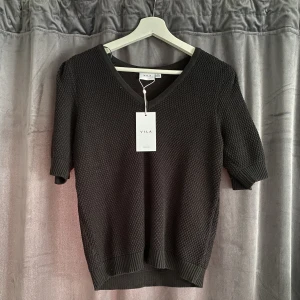 Stickad t-shirt - Superfin stockad t shirt med prislappen kvar! Där av aldrig använd❤️