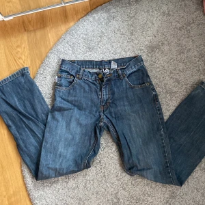 Vintage jeans, straight och lowrise📸 - Snygga lågmidjade vintage Jeans som tyvärr är för korta på mig som är 1,73, storlek 164 