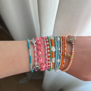 Armband  - Alla armband är handgjorda, 30kr/st eller 4 för 100kr 