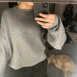 Grå stickad tröja  - Fint skick!