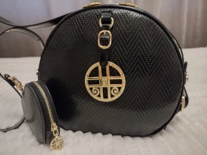 Silvio Tossi, dam crossbody väska  - Nya Silvio Tossi crossbody väska , Patent leather Switzerland 