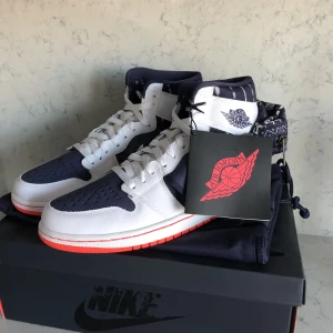 Nike air Jordan 1 mid - Helt oanvända storlek 42 Nike Air Jordan 1s mid.