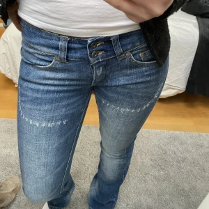 Vero Moda jeans - Jeans från vero moda som har super snygga detaljer 🥰🥰
