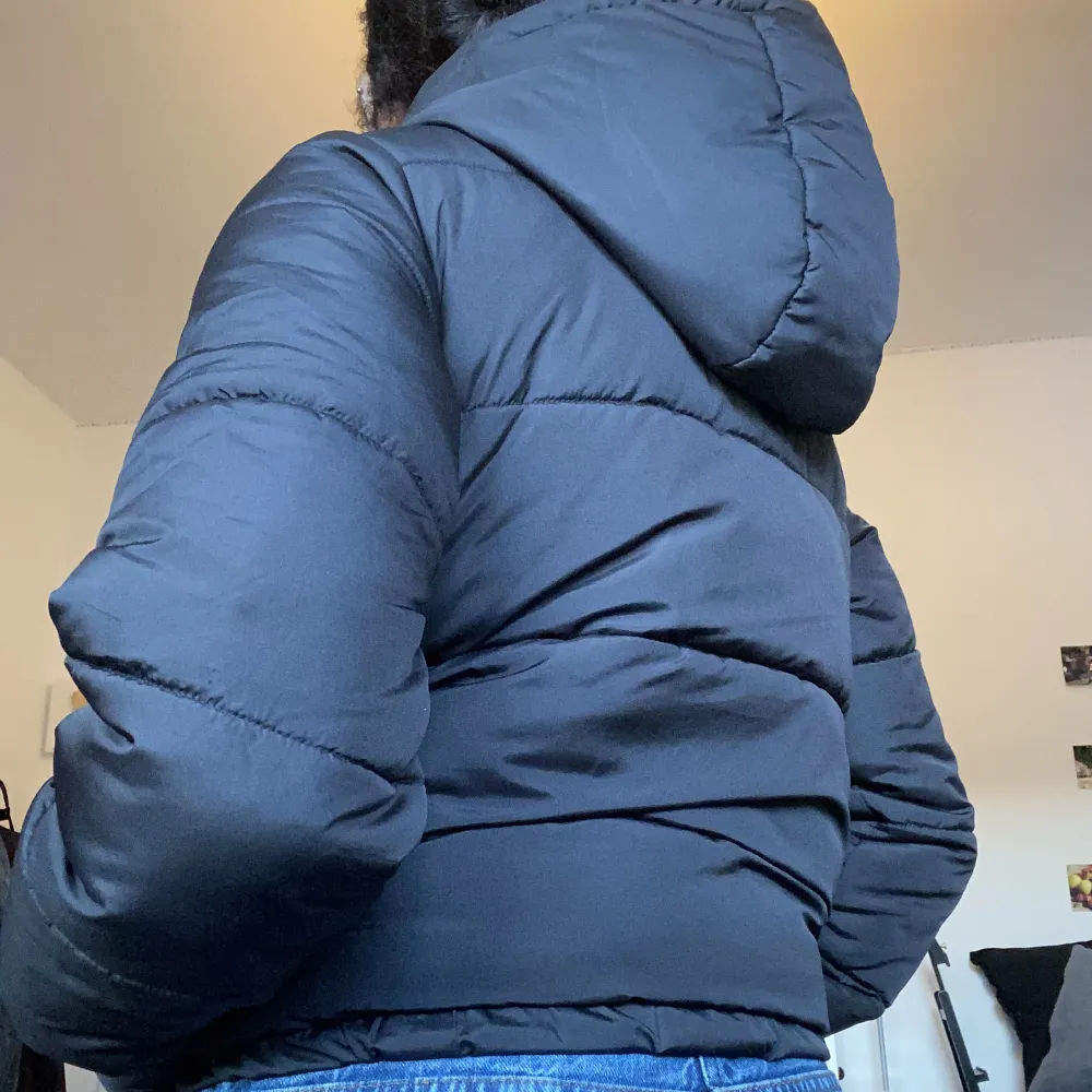 Supersnygg o skön pufferjacket från missguided. Bra skick! Kom privat för fler bilder eller om du är intresserad! Priset kan diskuteras ;). Jackor.