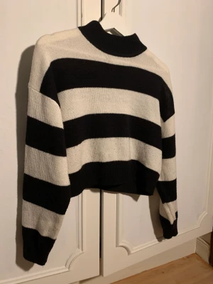 Randig tröja  - Superfin randig tröja i storlek S Liiite nopprig därav priset. Sparsamt använd 💗