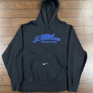 Vintage Nike Hoodie  - Snygg vintage Nike Hoodie i storlek XL! Bara att skriva om du undrar över något🙏