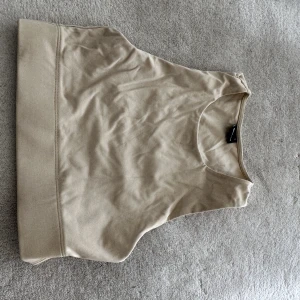 Träningstopp från Gina  - Oanvänd i storlek s, köparen står för frakt