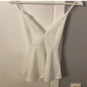 Linne - Jätte gulligt linne men som tyvärr är för litet för mig, fint skick 