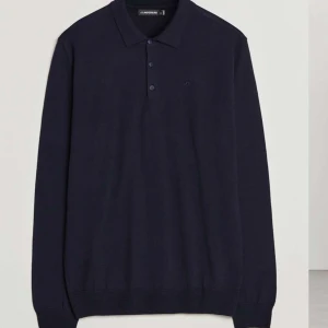 J.Lindeberg ryggbytröja - Noel light merrino polo shirt Asskön tröja i merinoull, storlek S Tveka inte att skriva till mig om du har några frågor!