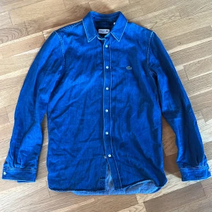Lacoste denim shirt - Good condition. Regular fit. Size 38. Blue