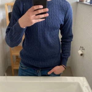 Stenström kabelstickad tröja - Kabelstickad tröja från stenström, fint skick.