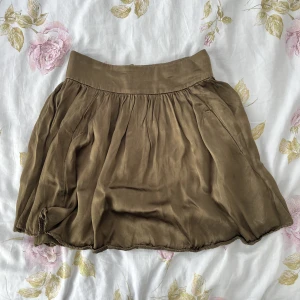 Kjol - Sidenkjol från Ganni i bra skick💕 jättebra kvalitet!! Möts upp på Östermalm eller fraktar 