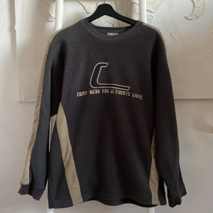Sweatshirt  - Sweatshirt köpt secondhand. I fleece material