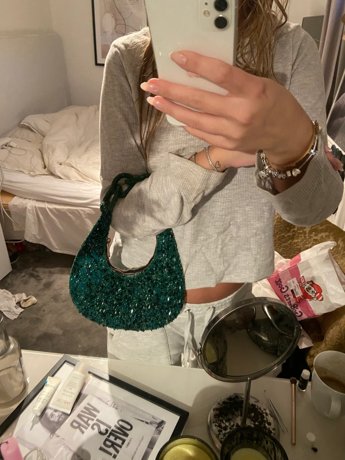 Grön paljettväska från zara - 90