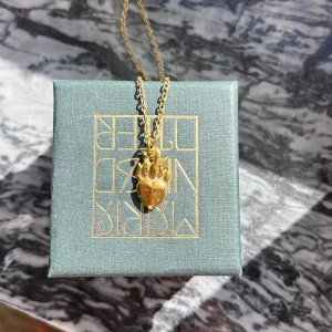 Maria Nilsdotter  - Sååå snyggt Maria Nilsdotter halsband som jag tyvärr tröttnat på!❤️ nypris 2500kr