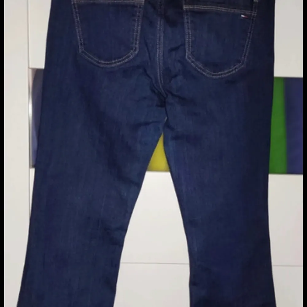 Jeans från calvin klein som inte längre kommer till användning. Skriv om du undrar över något.. Jeans & Byxor.