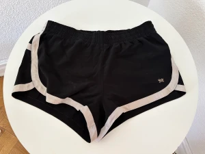 Tränings shorts - Med inre nätshorts. Bra skick