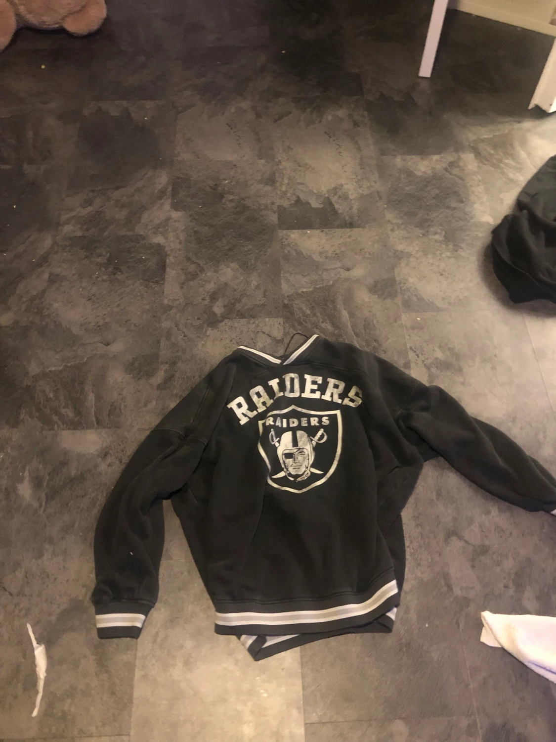 ”RAIDERS” tjocktröja ifrån SHEIN