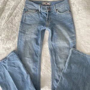Vintage lowwaist jeans  - Jätte fina lowwaist jeans som inte kommer till användning längre (flared) (man kan lägga privatbud)💞 midja-35 Inner-82