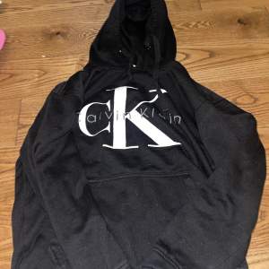 Calvin Klein hoodie kopia pris går att diskutera 