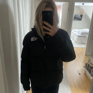 North face jacka  - Svart north face jacka, inga defekter på jackan. I fint skick!