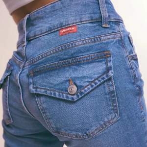 Säljer dom populära Low flare jeans från H&M Helt slutsålda vad jag vet. Kom privat för frågor eller bilder. Knappt använda inga defekter. 💌 Köp direkt 400