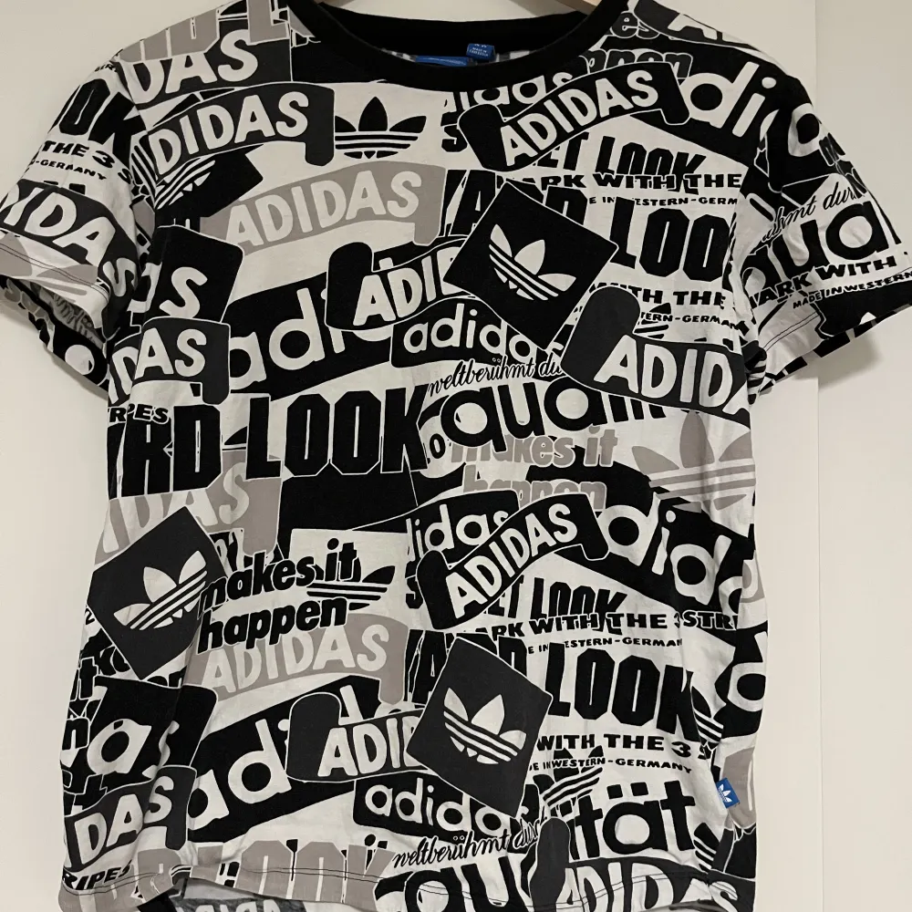 Adidas tshirt, size S. T-shirts.