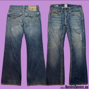 true religion jeans - True Religion jeans Billy Super T  size on tag, 30/34  Ytterben, 100cm  Innerben, 77cm  midja (rakt över), 40cm  (modell 180cm)