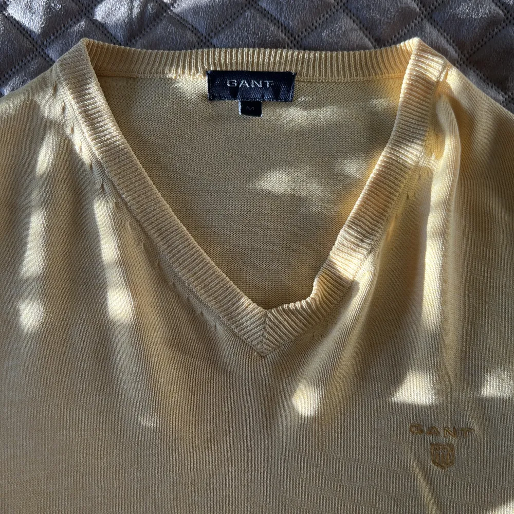 Gant tröja i färgen gul.. Tröjor & Koftor.