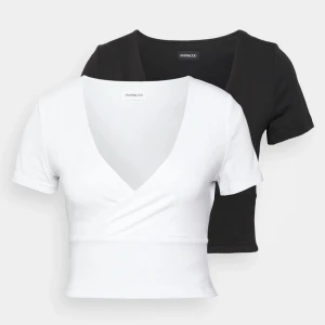 Toppar - Två toppar köpta från even&odd. Köpt för 190 men säljer för 120. Aldrig andvända då dem var för stora för mig. Priset diskuteras vid snabb affär.