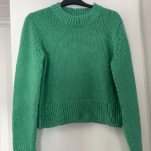 Stickad tröja - Grön stickad tröja ifrån lindex, använd fåtal gånger 🤩🫶🏼