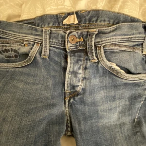 Pepe jeans - Säljer dessa pepe jeans. Dem är low rise och i fint skick. Storlek: 27x32. Skriv till mig privat vid fler bilder eller frågor. Priset kan diskuteras vid snabb affär.