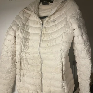 Jacka vit, Everest  - Everest täckjacka, använd några gånger 