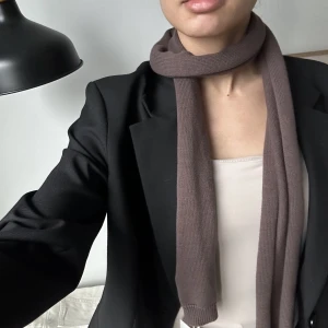 Djerf Avenue sjal/scarf🤎 - Säljer den populära scarfen från Djerf Avenue då den inte kommer till användning 🤎
