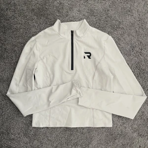 Relode träningströja - Långärmad träningströja från Relode i storlek M/L, endast testad en gång.