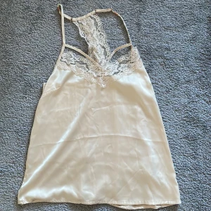  linne - skit snyggt linne men lite skrynklig men ska strykas säljer pga att den inte kommer till användning längre💋