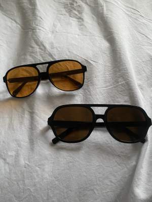 Solglasögon , säljer gärna båda tillsammans   40 kr/ st   Båda för 70 +frakt   Säljer pga flytt 🌸