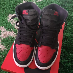 Jordan 1 mid - Jordan 1 Mid NYC to Chicago Storlek 42 Cond 8/10
