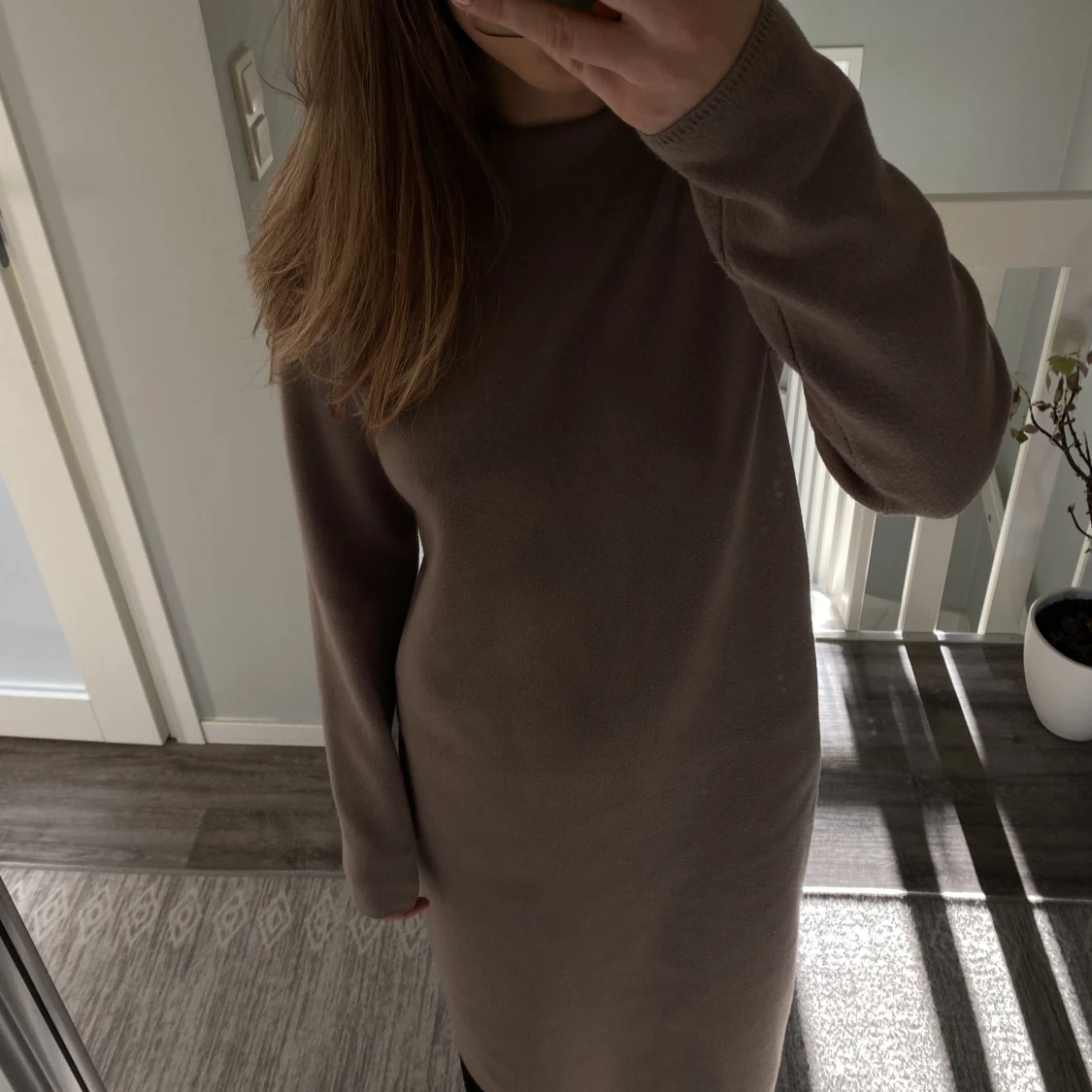 Brun finstickad klänning - 91