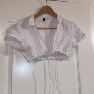 Sommar topp  - Super kort sommar topp i linne imitation. 