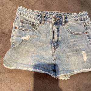 snygg shorts Dock är det för små det är därför säljer jag dem och de är oanvända!!!❤️❤️