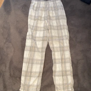 Snygga pyjamas byxor  -  Snygga pyjamas byxor men jag säljer dom för att de är för små!!❤️❤️