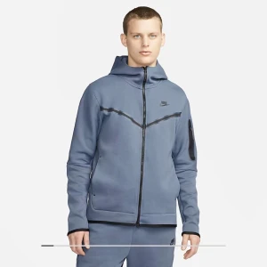 Nike tech fleece  - Oanvänd nike tech fleece zip hoodie i storlek M. Passar om du har S är dock tveksam om det passar M, (liten i storlek), färgen på denna är lite grå/mörkblå. Box 📦 finns och kan levereras med. 