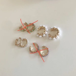 Earcuffs 💥 - Snygga earcuffs i populära färger.  (Du behöver ej ha hål i öronen för dessa) 💍💍💍 frakt 13:-