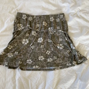 Topp - Så fin topp som även kan användas som kjol🤩 inga defekter 