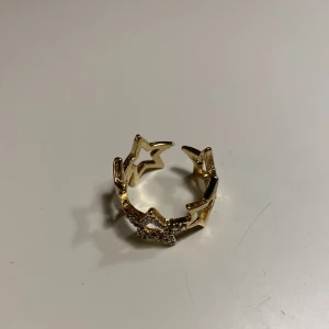Stjärn ring - Jättefin stjärn ring som man kan anpassa och inte andvänds speciellt mycket 💗 